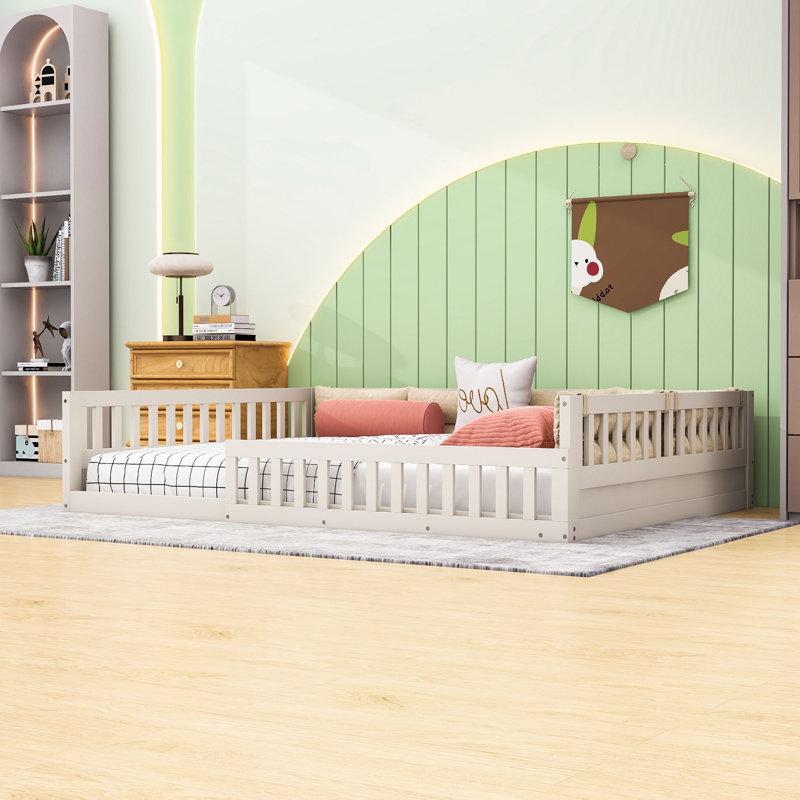 Lit plateforme double tapissier en bois avec garde-corps et coussin, Beige