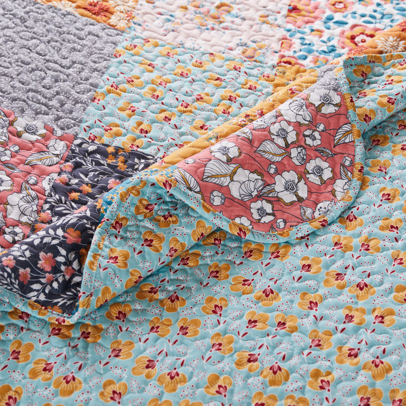 Carlie Twin Cotton Reversible Patchwork Quilt Set
