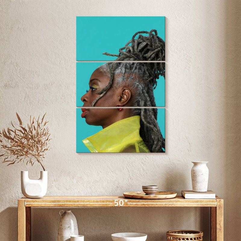 Femme navette afro-américaine confiante, H 38 po x l 24 po