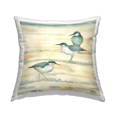 «Three Sandpipers Walking Beach Beach», coussin décoratif imprimé par Paul Brent
