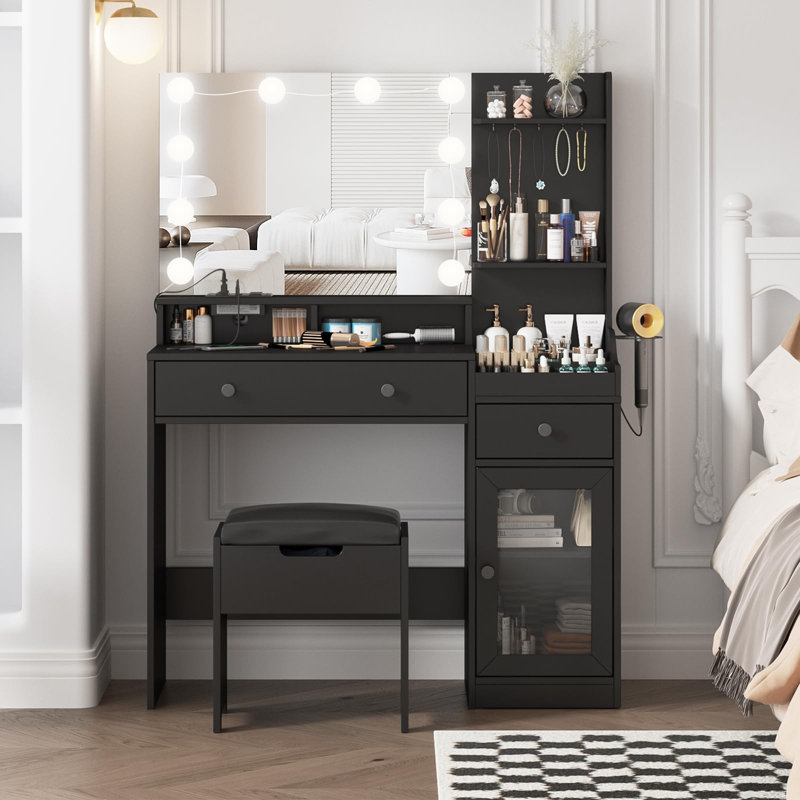 Jonuz Vanity, Black
