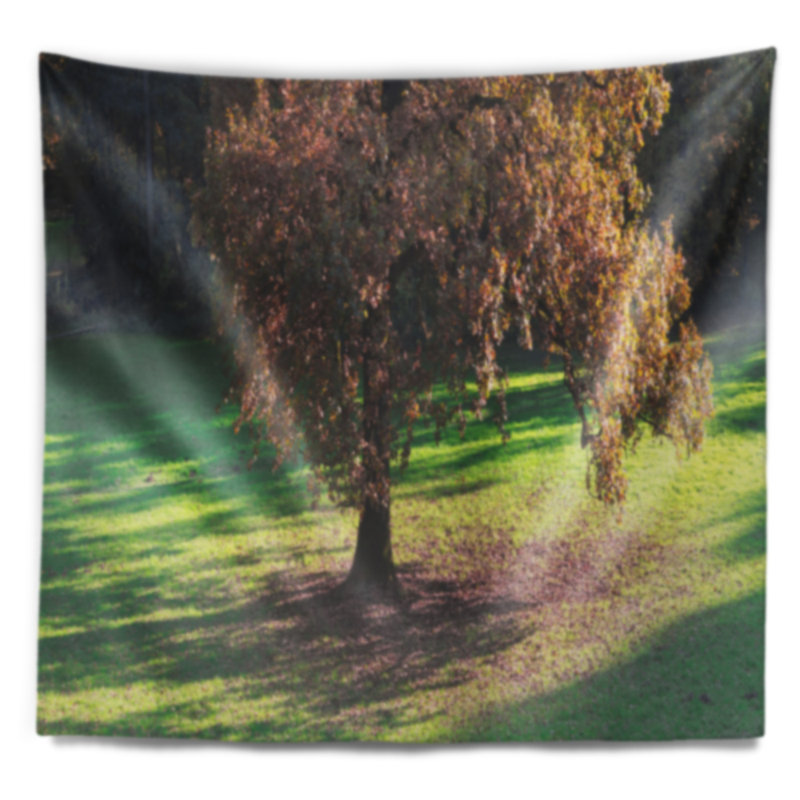 Paysage avec une tapisserie d'arbre d'automne solitaire, H 32 po x l 39 po
