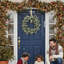 Couronne de Noël givrée givrée - verdure réaliste avec baies blanches scintillantes, porte d'entrée festive et décoration murale pour des fêtes chaleureuses