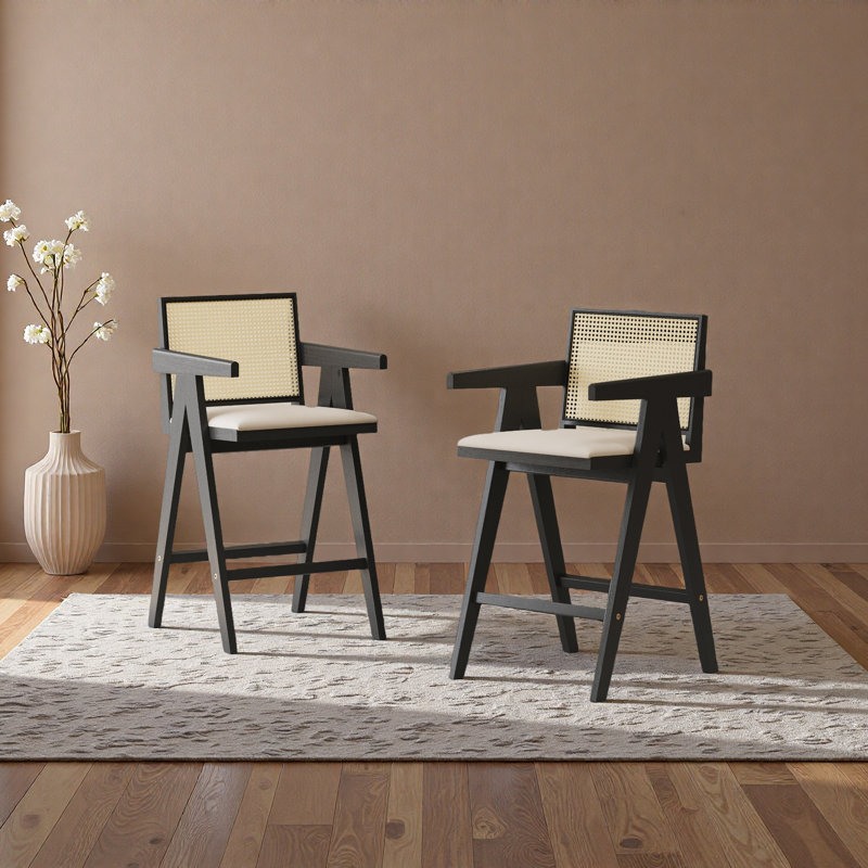 Tabouret de bar en plastique tissé avec dossier en canne - siège en tissu rembourré de mousse et structure en bois d'hévéa durable
