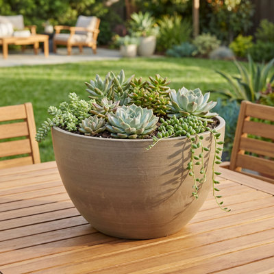 Cara Pot Planter