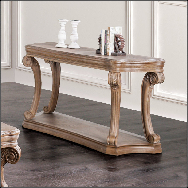 Table de canapé de style transitionnel avec grande tablette ouverte, pieds à volutes et moulures dentelées pour des espaces de vie élégants