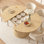 Table de salle à manger extensible multifonctionnelle - avec rallonge cachée et base de rangement à 8 compartiments | 4 à 6 places assises | Style campagne moderne | Robuste et durable