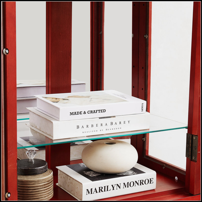 Vitrine lumineuse en verre avec tablettes réglables et garniture carrée moderne, parfaite pour mettre en valeur des objets de collection et du vin