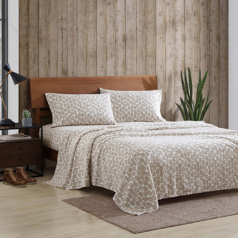 100% Cotton 200 Thread Count Flannel Sheet Set, King Sheet Set with 2 Pillowcases, Little Creek Pine Cone