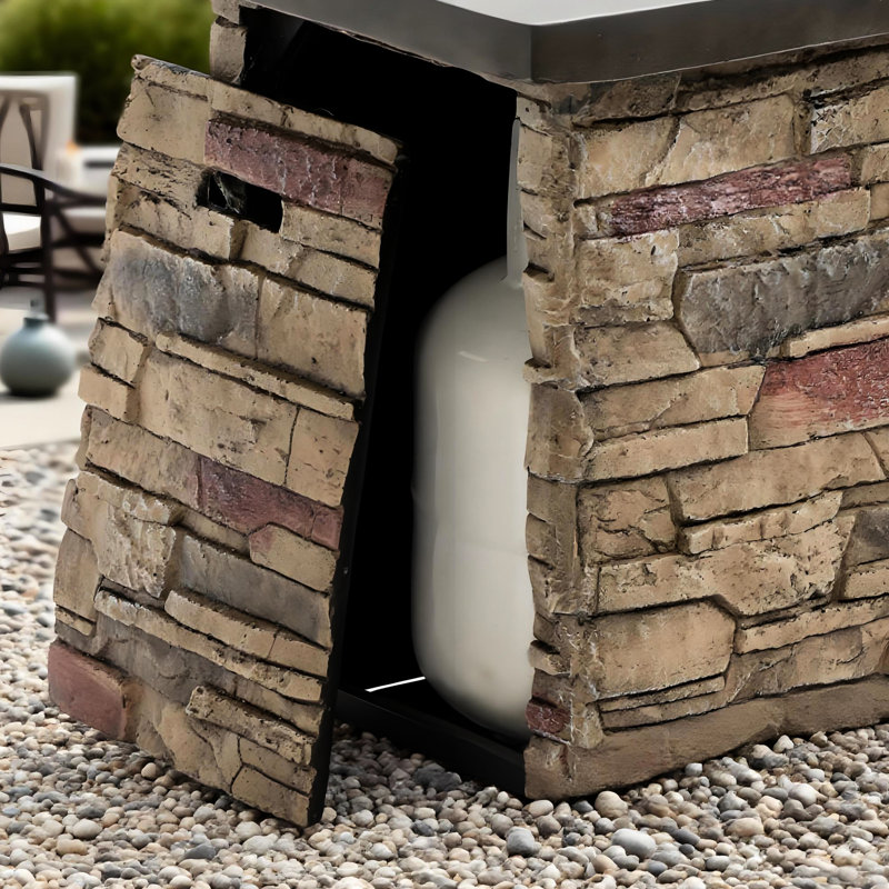 Foyer extérieur rectangulaire en béton, 107 cm (42 po) au propane, 50 000 BTU, avec allumage par impulsion et réservoir dissimulé. Housse de protection contre les intempéries incluse.