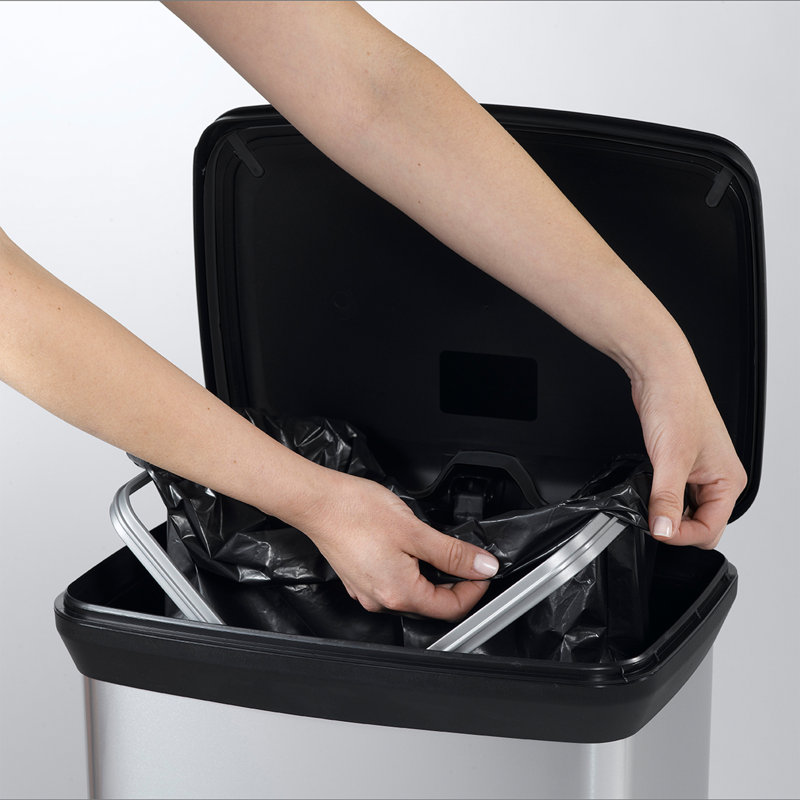 Poubelle de cuisine en plastique 13 pi avec pédale et couvercle verrouillable Curver Infinity