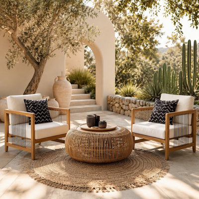 Ensemble de fauteuils d'extérieur modernes en bois d'acacia avec accents de corde et coussins confortables pour la détente dans le jardin