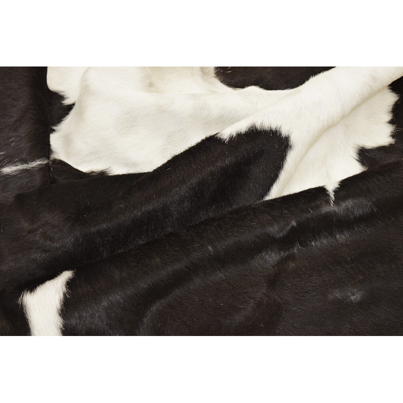 Tapis noir en peau de vache véritable Ohlone