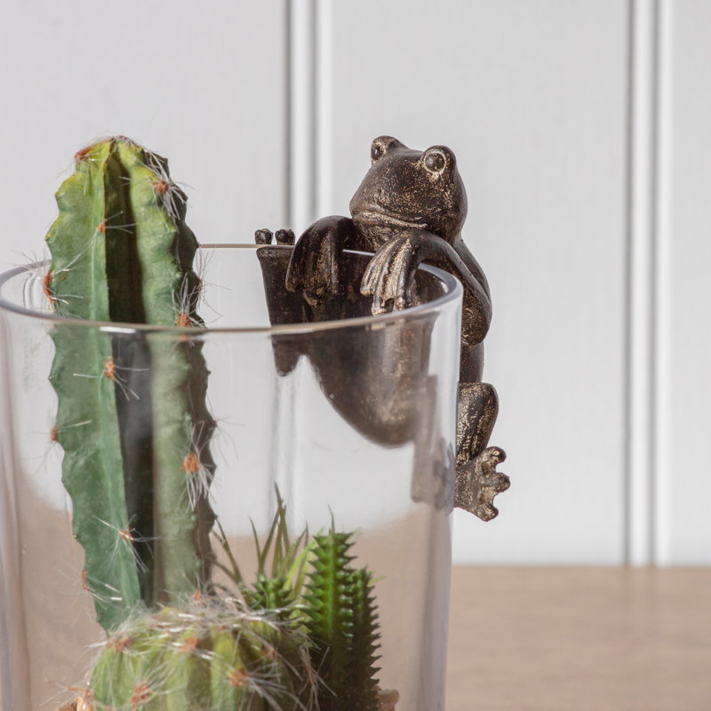 Vick Frog Plastic Garden Statue