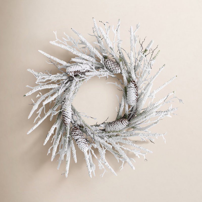 Couronne de Noël 24 po en pin artificiel floqué, blanc
