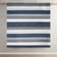 Literie avec édredon et draps à rayures assorties - Imprimé style chambre à coucher décontractée-129761609