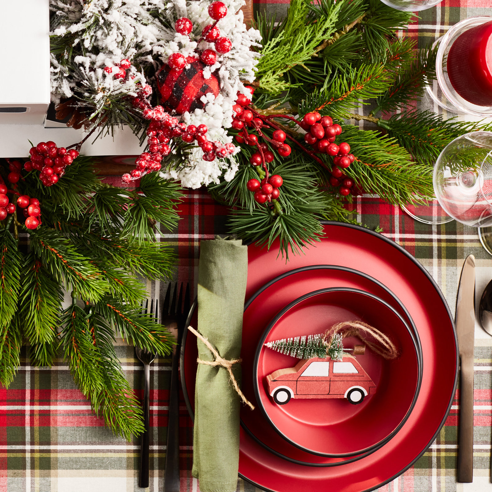 Stoneware Dinnerware Set, Red/Black