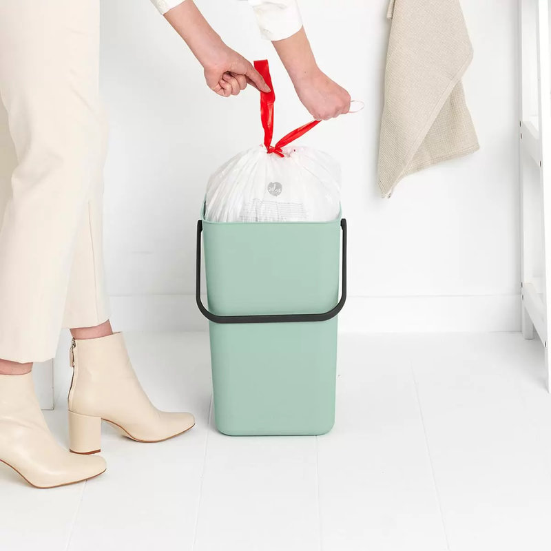 6.6 Gallon Trash Can with Handle