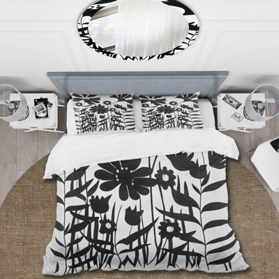 Black And White Graphic Flowers V Microfiber / Polyester Duvet Cover SetMicrofiber / Polyester Duvet Cover Set