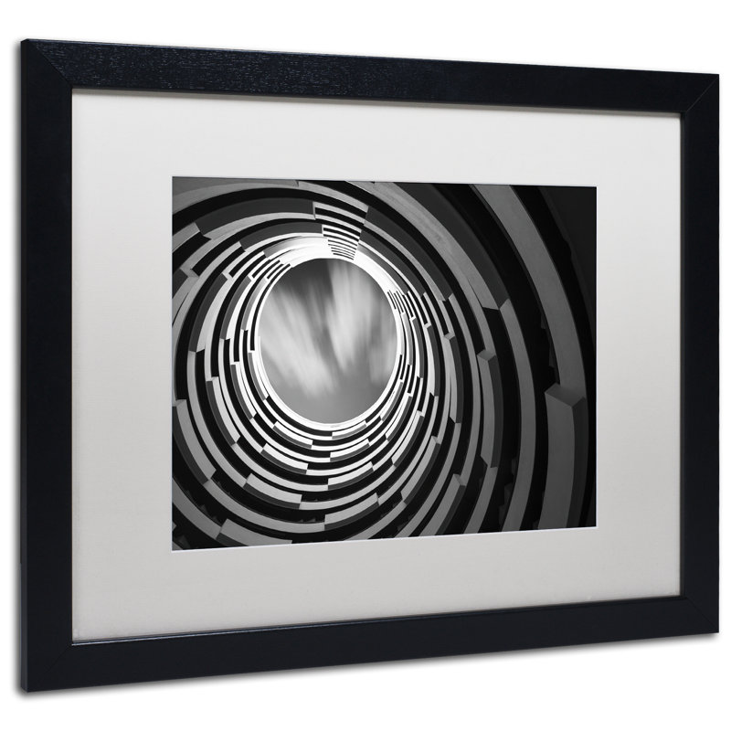 « poze » par moises, reproduction de photo sur toile encadrée, H 16 po x l 20 po x P 0,5 po, Blanc