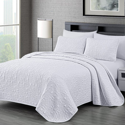 Luca 3-Piece Lightweight Microfiber Oversized Bedspread Set