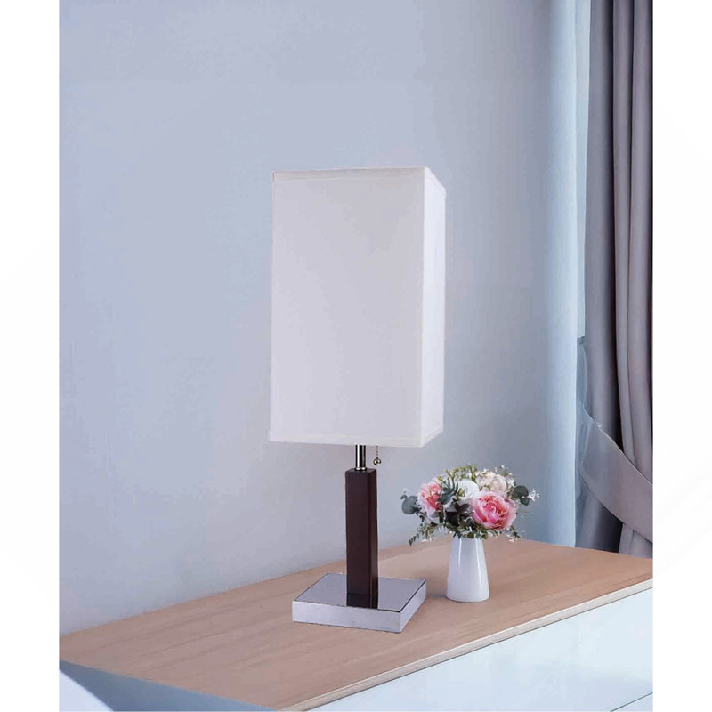 LAMPE DE TABLE EN BOIS CARRÉE DE 26 po H