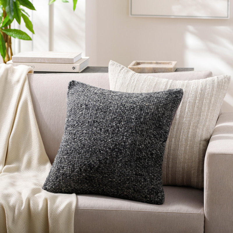 Coussin Ellingson, H 22 po x l 22 po, Duvet, Noir
