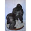 Statue de gorille debout sur quatre imposantes sculptures en bronze 20 po x 17 po x H 24 po