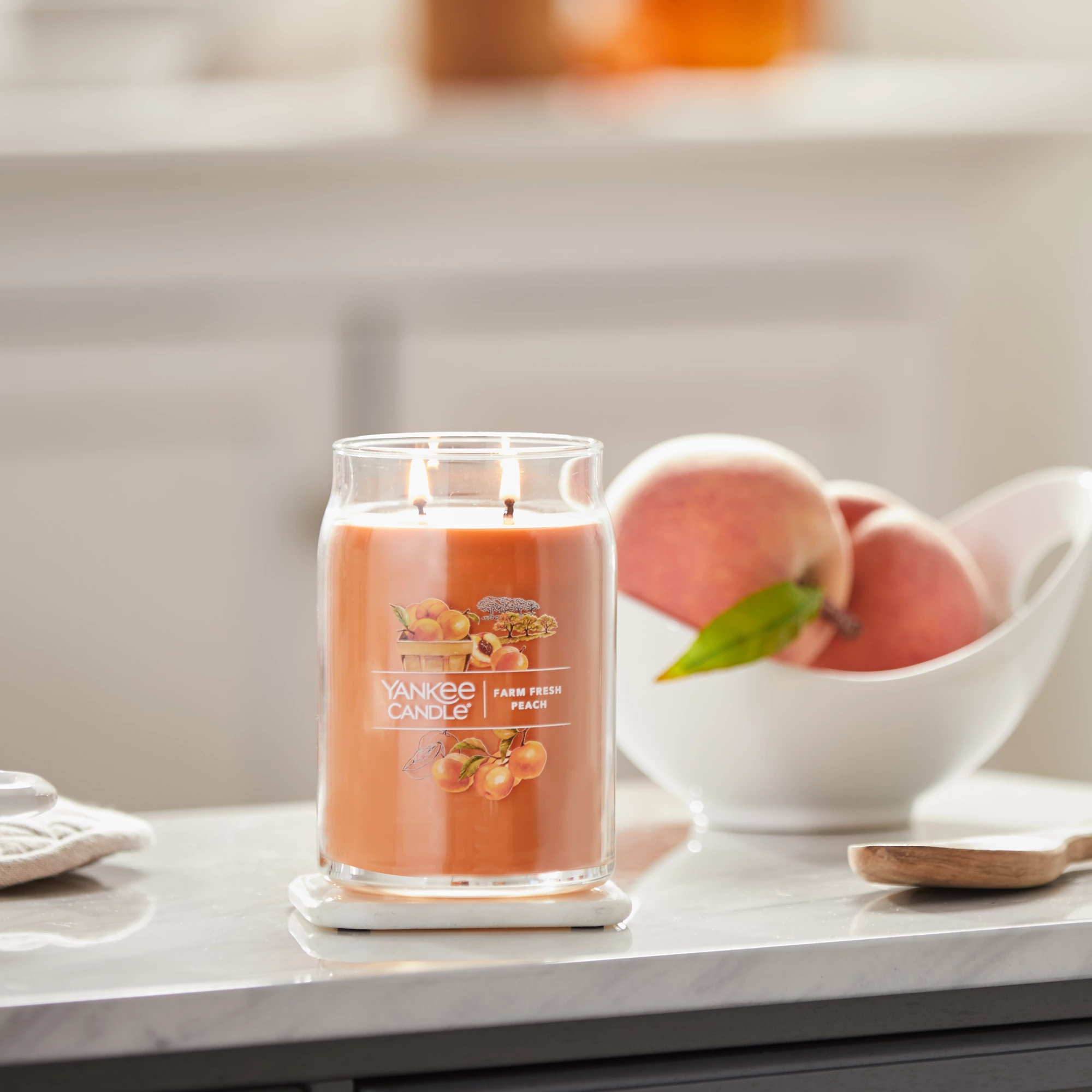 YANKEE CANDLE Signature Farm Fresh Peach Scented Jar Candle & Reviews