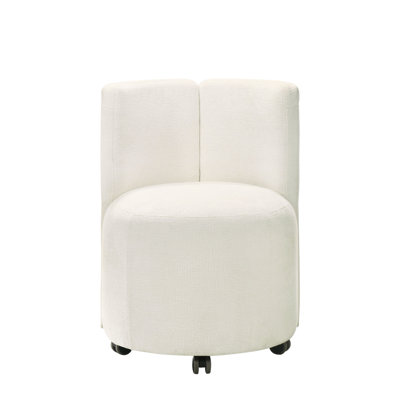 De 2 chaises d'appoint pivotantes en chenille blanche. Moderne et confortable. 360 degrés Coussins de dossier luxueux. Fabriqué en bois synthétique. Idéal pour les salles à manger. P 23,68 po x l 21,75 po x H 31,61 po. 56,55 po