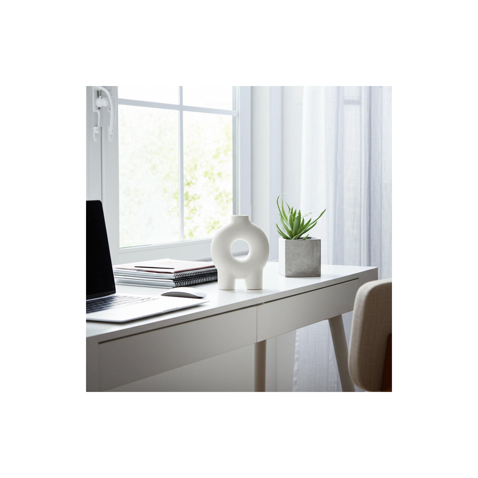 Corsetti 7" Olive Vase, White