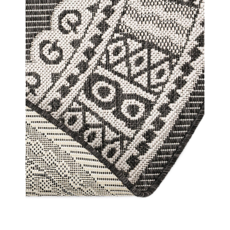 Indoor/Outdoor Traditional Area Rug, Round 13'1"