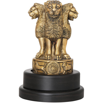 L'emblème national de l'Inde sur une base rotative (adapté de la capitale du lion d'Ashoka à Sarnath)
