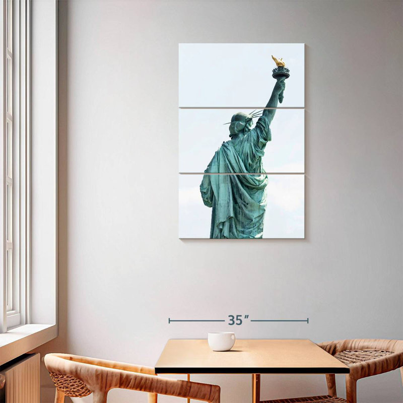 New York Liberty II, H 57 po x l 36 po