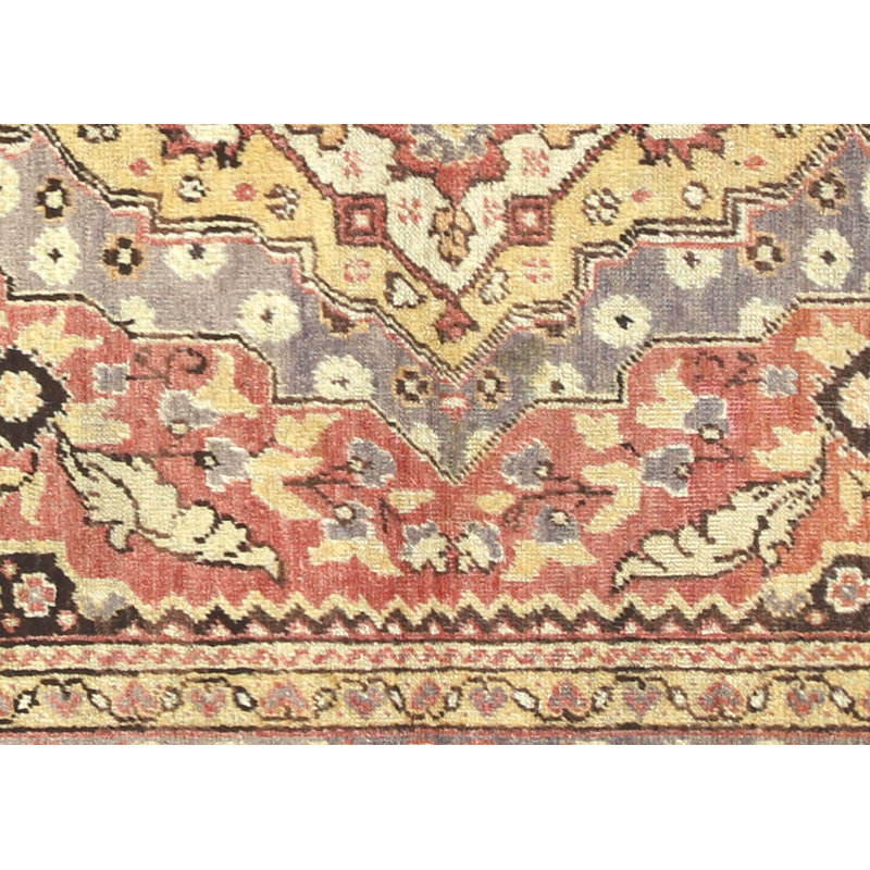 Tapis unique en laine noué à la main 4 pi 3 po x 5 pi 11 po années 1960 en corail / gris / beige