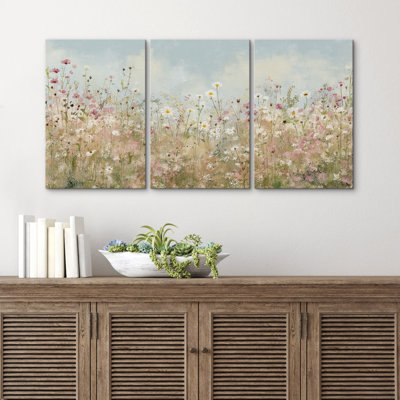 Pastel Wildflower Meadow sous doux ciel bleu - impression sur toile encadrée 3 pièces