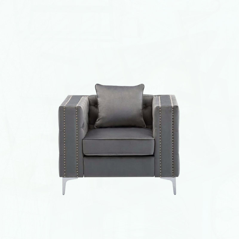 Chaise 40 po en velours avec garniture cloutée faite à la main