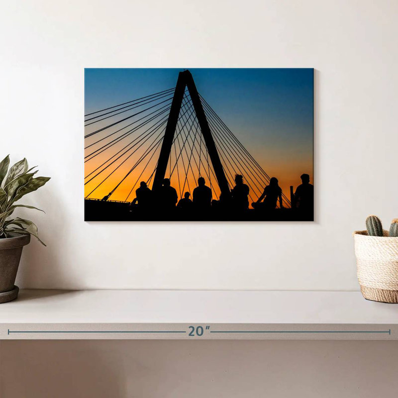 Silhouette de pont Lilie Bond