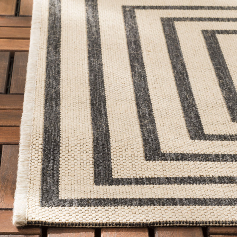 Mckenzie Geometric Indoor / Outdoor Area Rug, Rectangle 79 x 152 cm