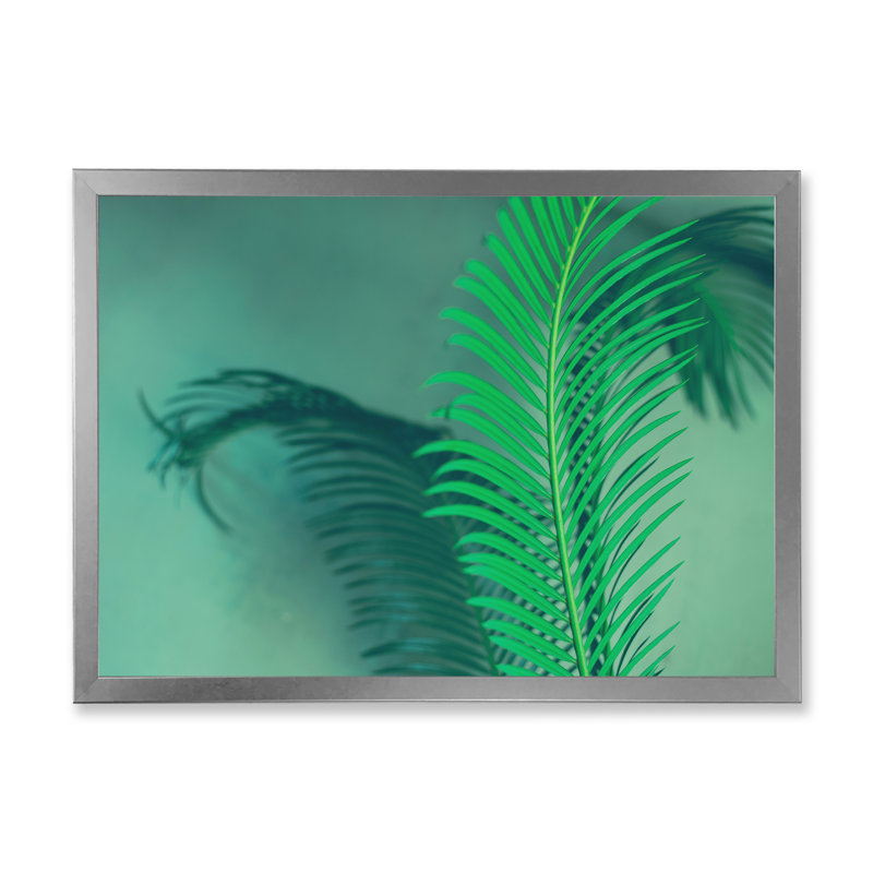 Feuilles de palmier vert vif sur vert foncé - peinture sur toile, H 12 po x l 20 po, Toile argentée avec cadre d'angle fermé