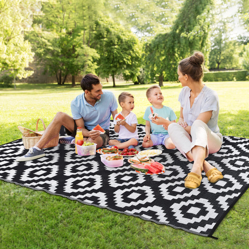 Khlo Geometric Indoor / Outdoor Rug, Rectangle 9' x 12'