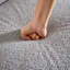 Canapé d'appoint moderne rembourré rembourré avec poche latérale, canapé-lit pliant avec accoudoirs rabattables, dossier réglable et pieds en métal doré pour le salon