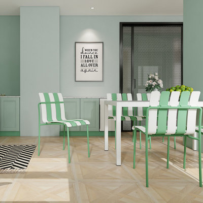 Ensemble de 4 chaises à blocs de couleur modernes et rayées - Siège en PP imperméable et pieds en métal robustes, ensemble de salle à manger intérieur / extérieur pour terrasse, balcon, café
