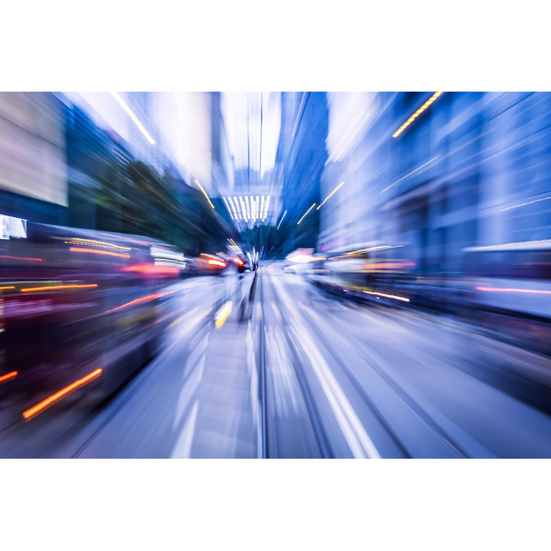 Mouvement flou de la ville par Yiucheung - photographie sur toile tendue, H 24 po x l 36 po