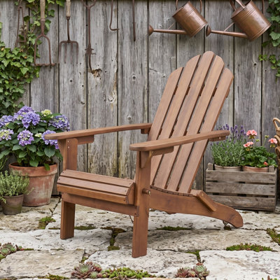 Chaise Adirondack pliable en bois d'acacia avec dossier à lattes, assise inclinée et accoudoirs droits, idéale pour la piscine, la véranda ou la terrasse.