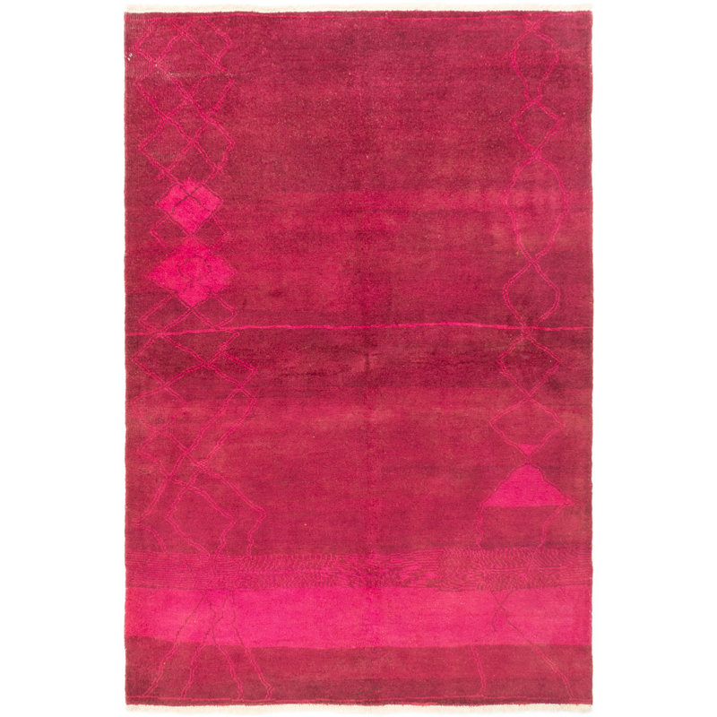 Tapis unique en laine noué à la main des années 2010 de 6 pi 1 po x 8 pi 9 po rose foncé Aquino-Anderson
