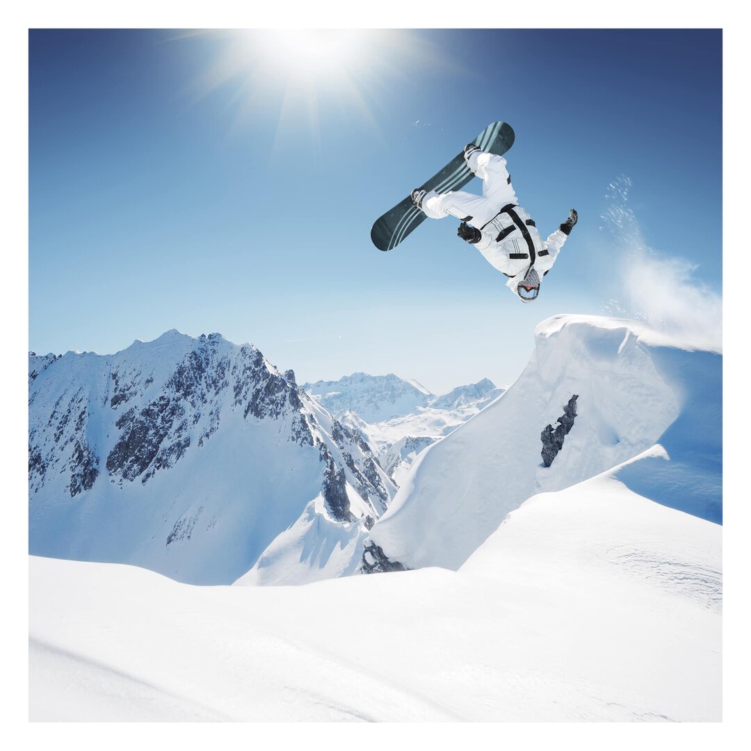 Strukturierte Fototapete Flying Snowboarder 3,36 m x 336 cm