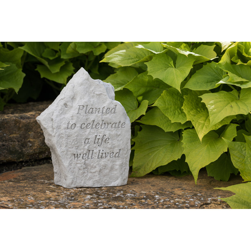 Pierre de jardin plante pour célébrer