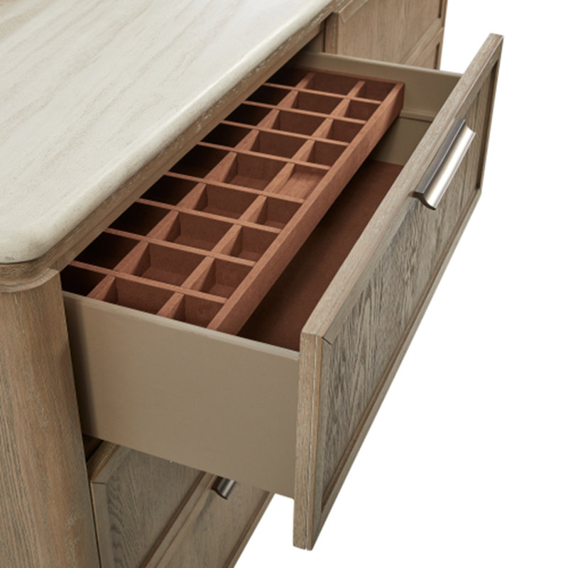 Commode en placage de chêne avec finition caramel pour une décoration de chambre sophistiquée