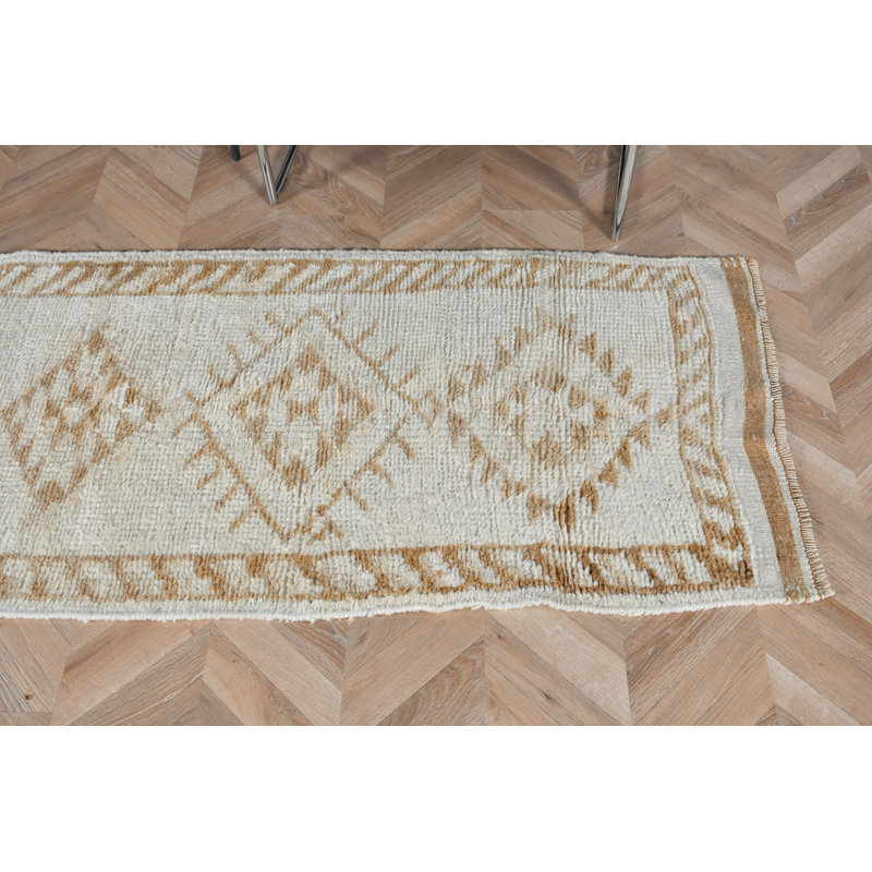Tapis de couloir turc vintage tissé à la main en crème et beige avec motif géométrique pour la décoration bohémienne et le tapis de couloir